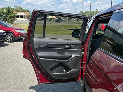 2025 Jeep Grand Cherokee L Laredo X 4x4