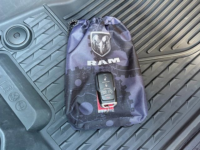 2025 RAM 1500 Big Horn Crew Cab 4x4 5'7' Box