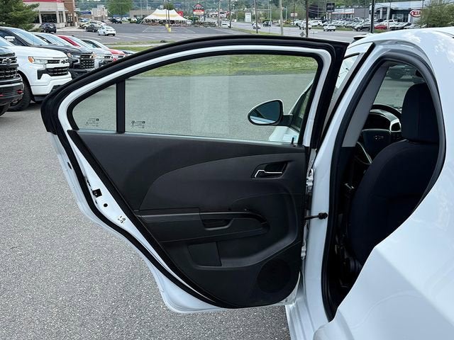 2020 Chevrolet Sonic FWD Sedan LT