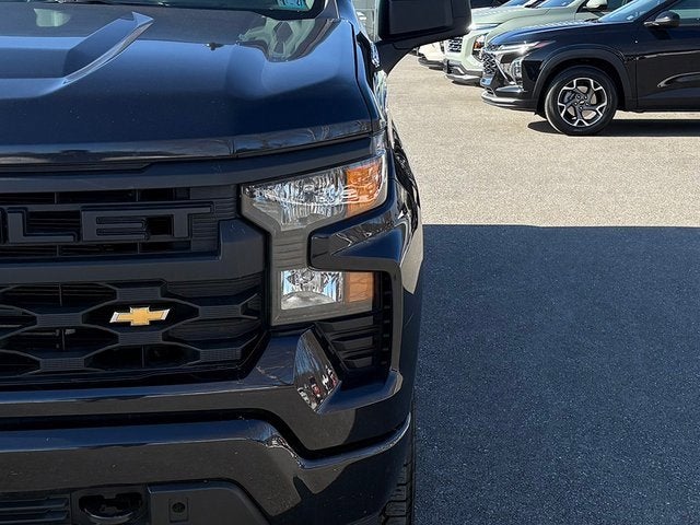 2023 Chevrolet Silverado 1500 4WD Crew Cab Short Bed Custom