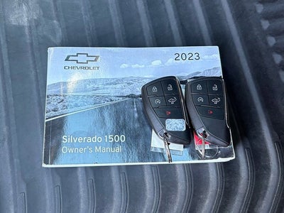 2023 Chevrolet Silverado 1500 4WD Crew Cab Short Bed Custom