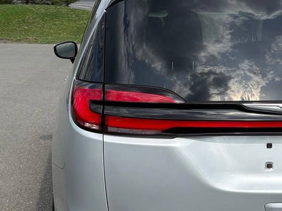 2023 Chrysler Pacifica Limited AWD