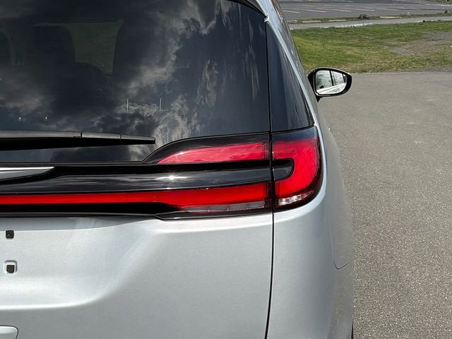2023 Chrysler Pacifica Limited AWD