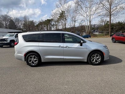 2023 Chrysler Pacifica Limited AWD