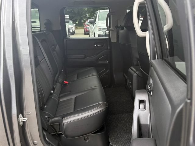 2024 Nissan Frontier SL